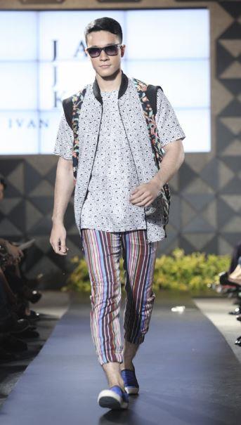 Model Baju Batik Pria Rancangan Ivan Gunawan